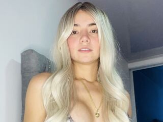 topless webcamgirl AlisonWillson